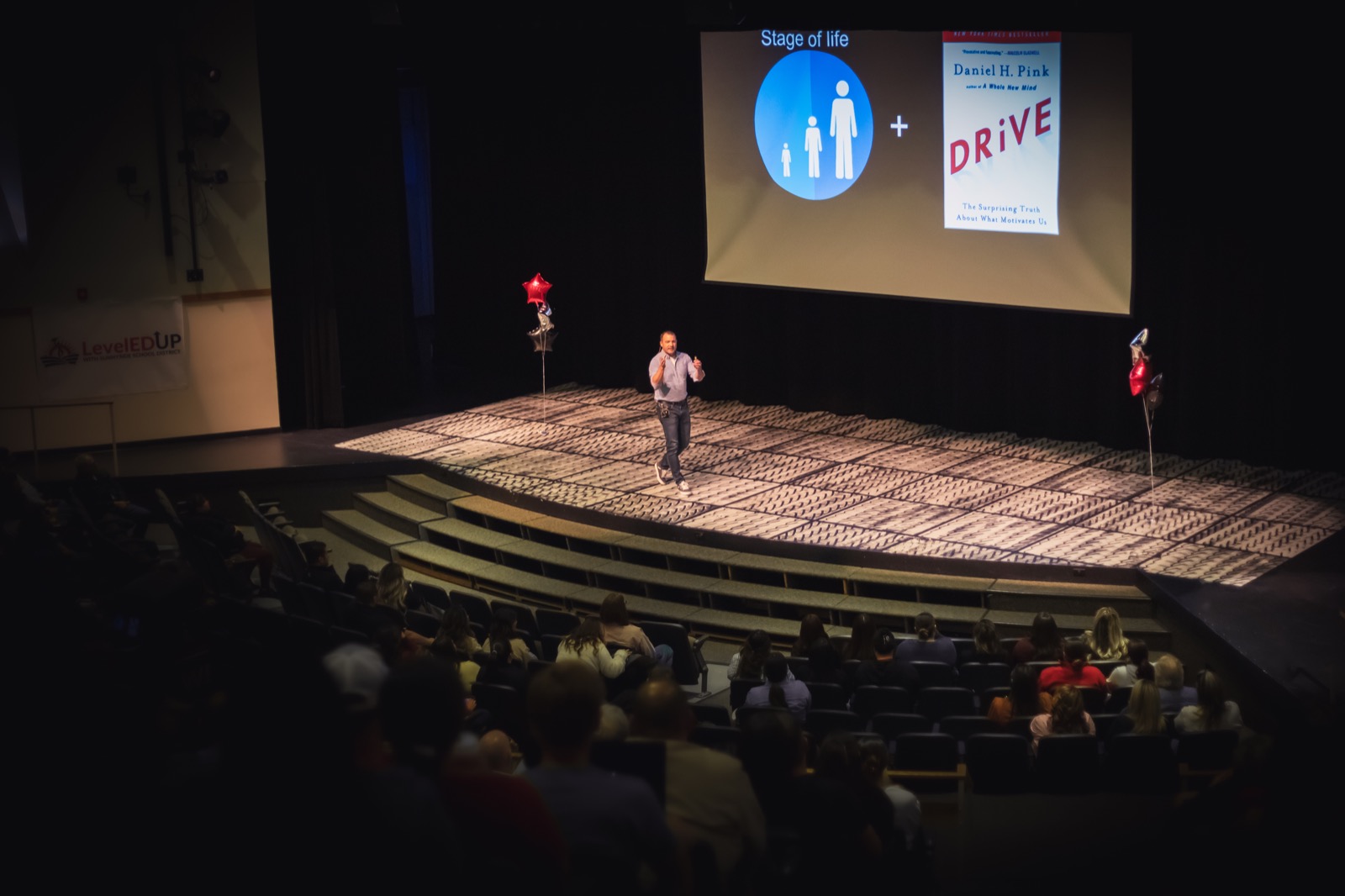 Jeff Utecht speaking on stage to a large audience